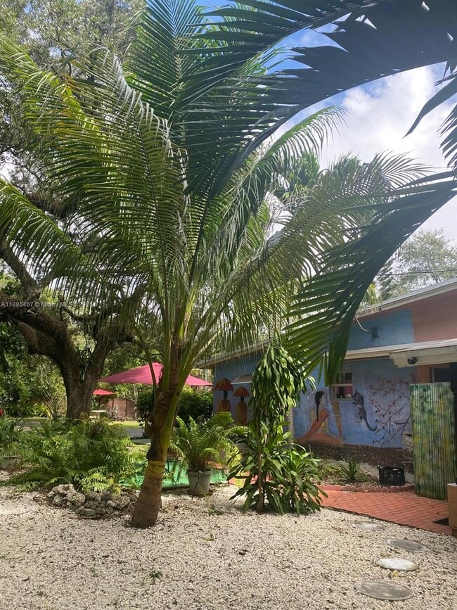 Building Photo - 1760 NE 144th St