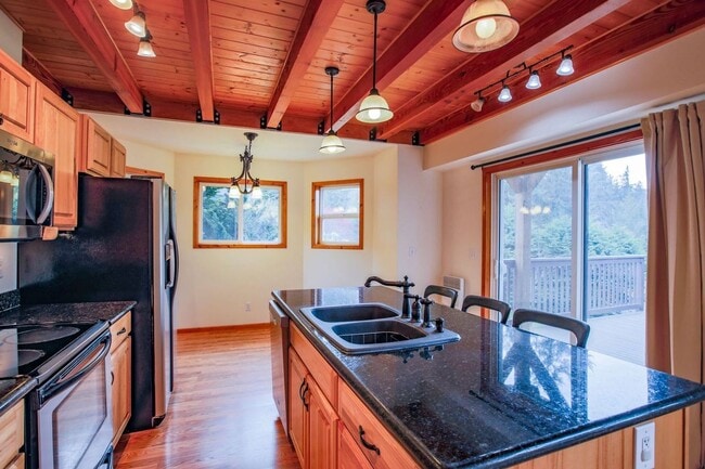 Building Photo - Lovely Storybook Home with a Lake View!