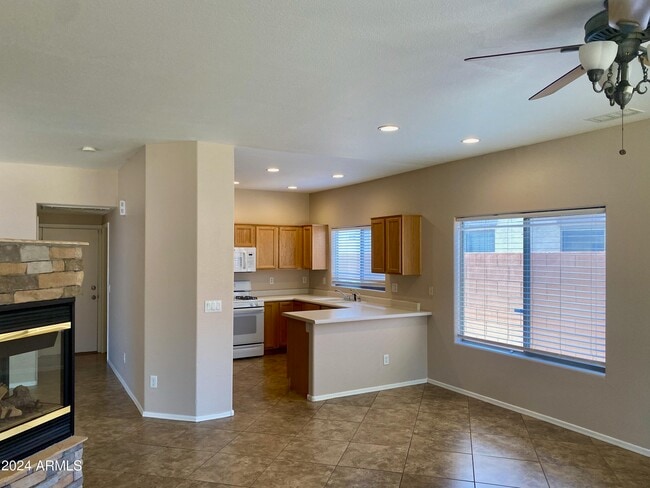 Building Photo - 4008 E Ironhorse Rd