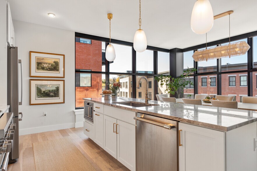 Building Photo - 383 Commercial St