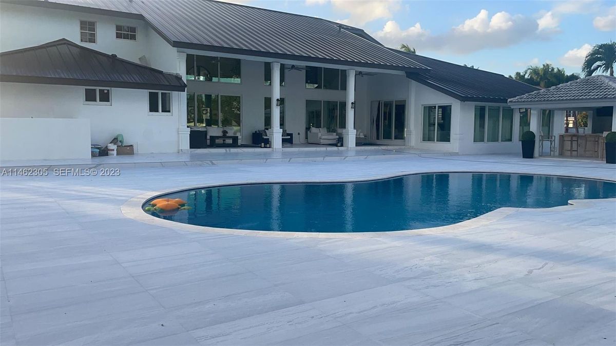 Building Photo - 15 SW 124th Ave