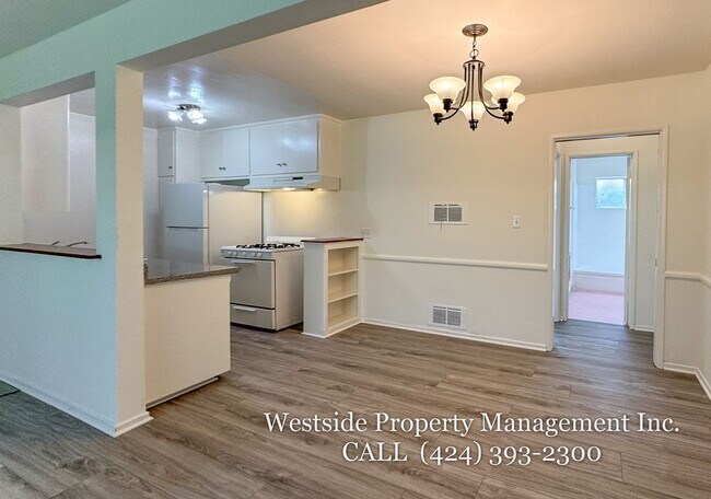 Building Photo - 145 N La Peer Dr