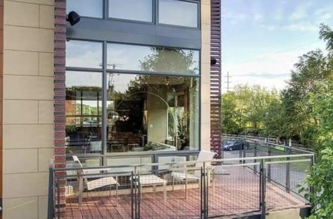 Building Photo - Gorgeous Luxury Townhome