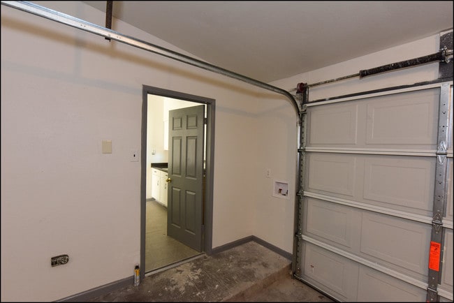 Building Photo - 10169 Dunbarton Dr