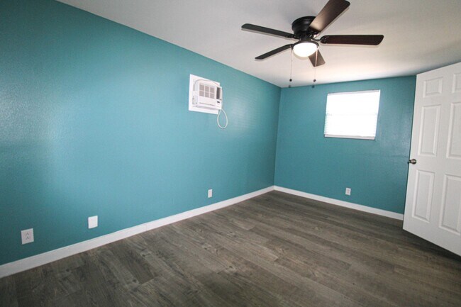 Building Photo - 2950 Lasses Blvd