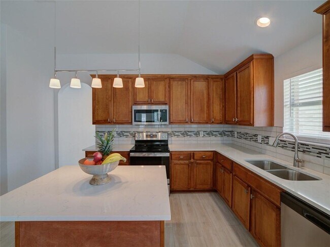 Building Photo - 1016 Zeus Cir