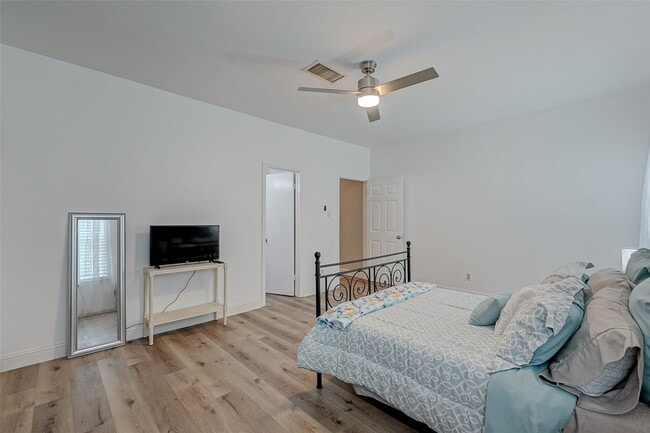 Building Photo - 8077 El Mundo St