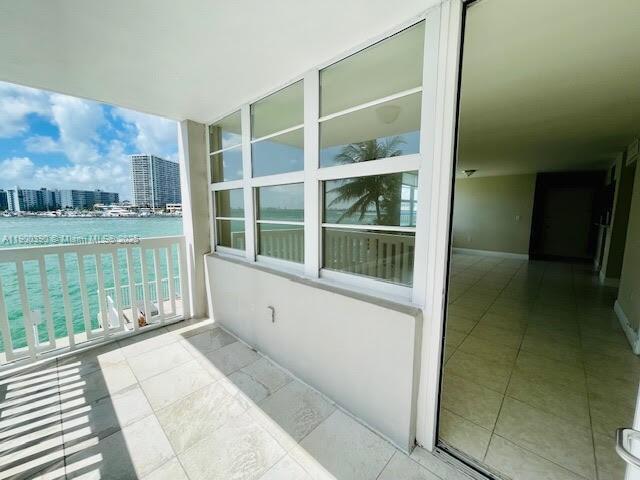 Primary Photo - 2016 Bay Dr