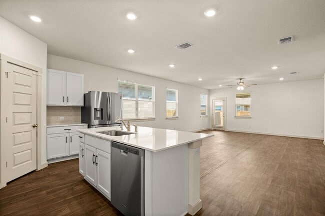 Building Photo - 227 Lavaca River Ln