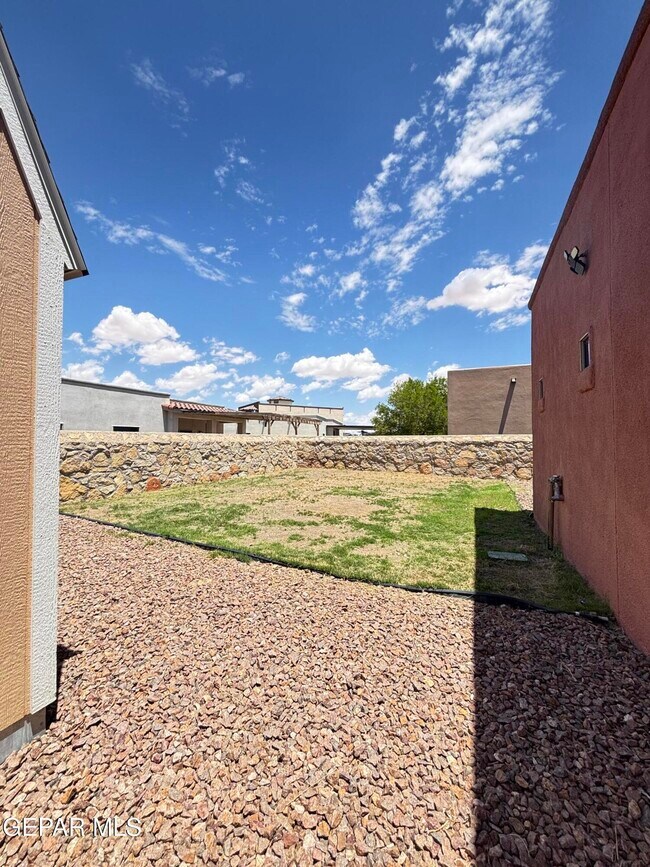 Building Photo - 14749 Sand Gate Dr