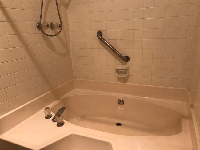 Building Photo - 2211 S Braeswood Blvd