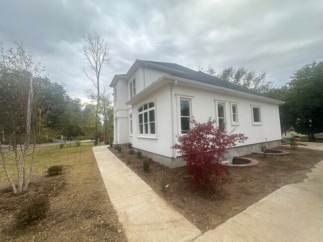 Building Photo - 1213 Kiefer Creek Rd