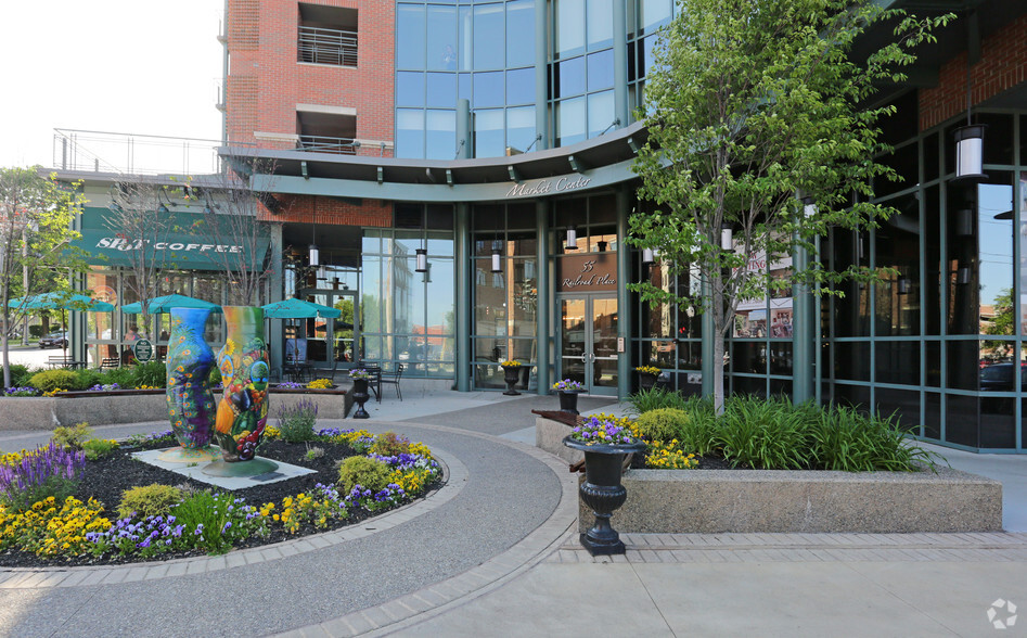 Saratoga Market Center Main Entrance - Saratoga Market Center