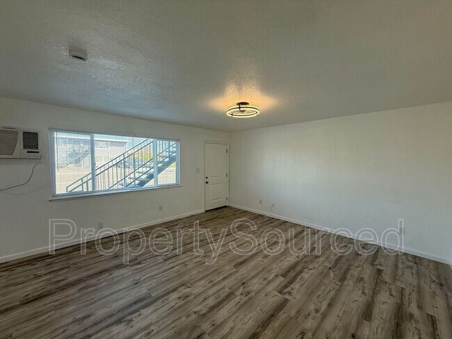 Building Photo - 911 E H St