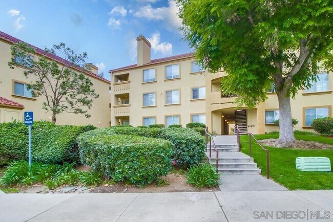 Building Photo - 2-bed, 2-bath Condo in San Diego's Linda Vista/Fashion Valley Area.
