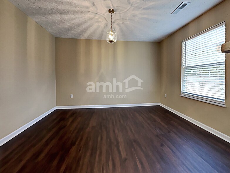 Building Photo - 6100 Glenmay Dr