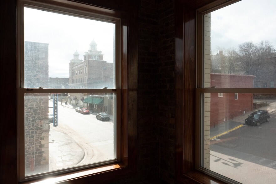 Building Photo - 418 Shelden Ave