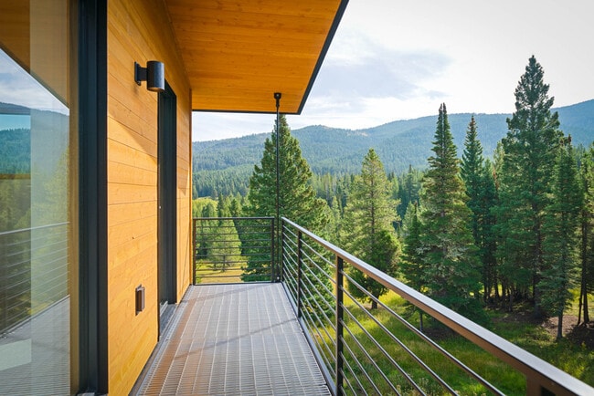 Building Photo - 730 Solitude Ln