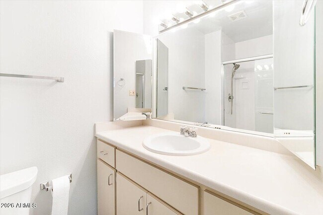 Building Photo - 1118 E Laguna Dr