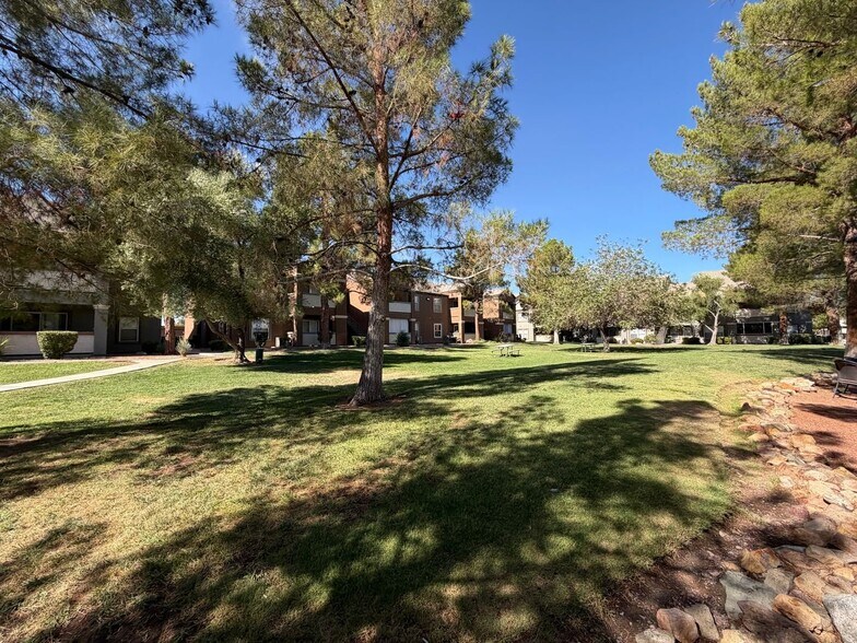 Building Photo - 555 E Silverado Ranch Blvd