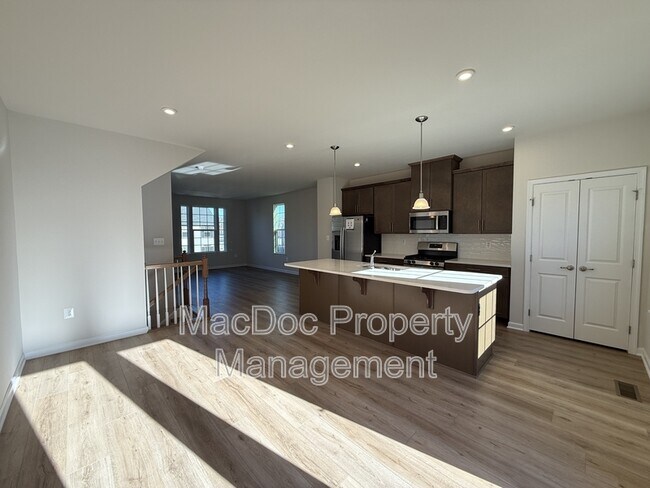 Building Photo - 1100 Rampart Dr