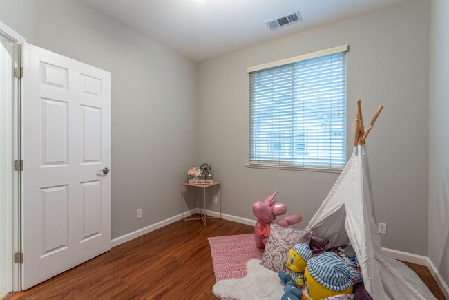 Building Photo - 1070 Tourmaline Ter