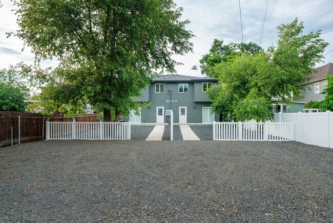 Building Photo - 1113 W Sinto Ave