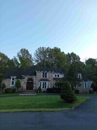 Building Photo - 10901 Woodland Falls Dr