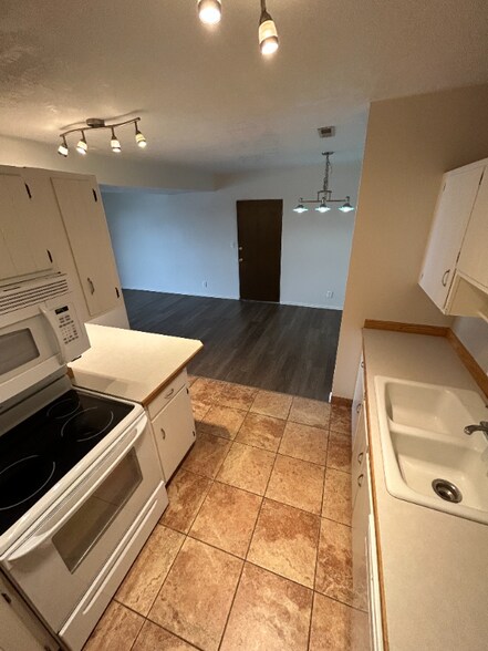 Building Photo - 300 14th Ave S