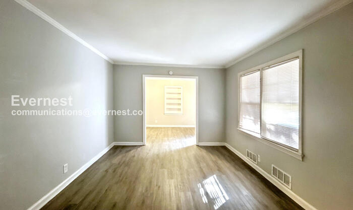 Building Photo - 1964 Laurel Ln