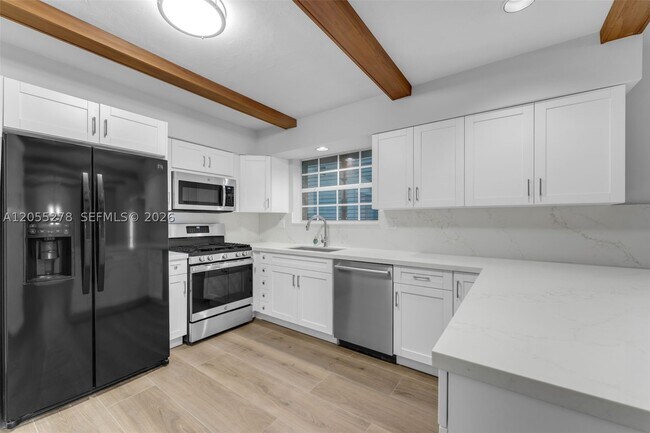 Building Photo - 9121 Ridgeland Dr