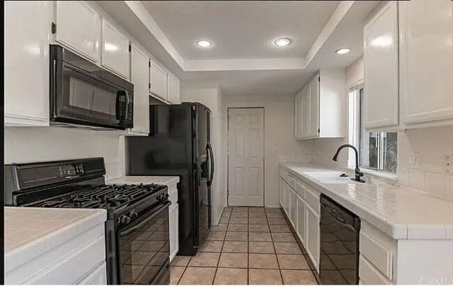 Kitchen - 6828 Poppyview Dr