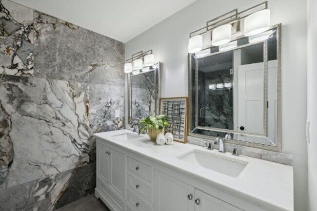 Building Photo - Brand NEW East Nashville 3 bedroom/3.5 bat...
