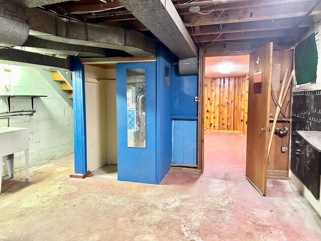 Building Photo - Charming 3-bedroom, 1.5-bathroom! Pets Wel...