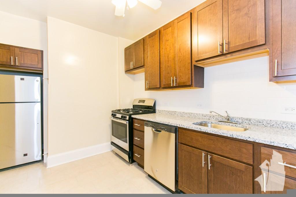 Building Photo - 1607 W Berteau Ave