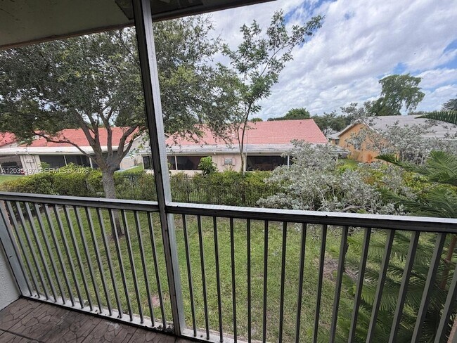 Building Photo - 8443 Royal Palm Blvd