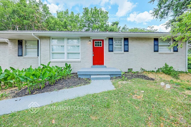 Building Photo - 562 Whispering Hills Dr