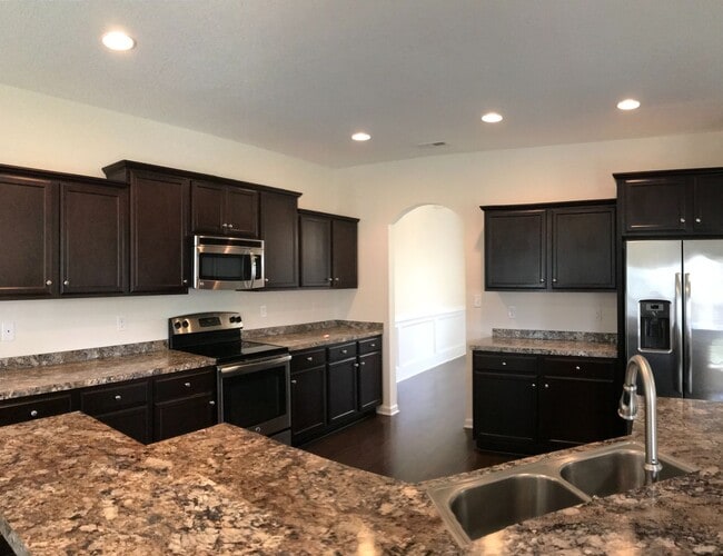 Building Photo - Regal Home on Regatta Way!