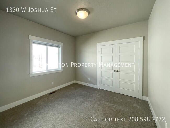 Building Photo - 1330 W Joshua St