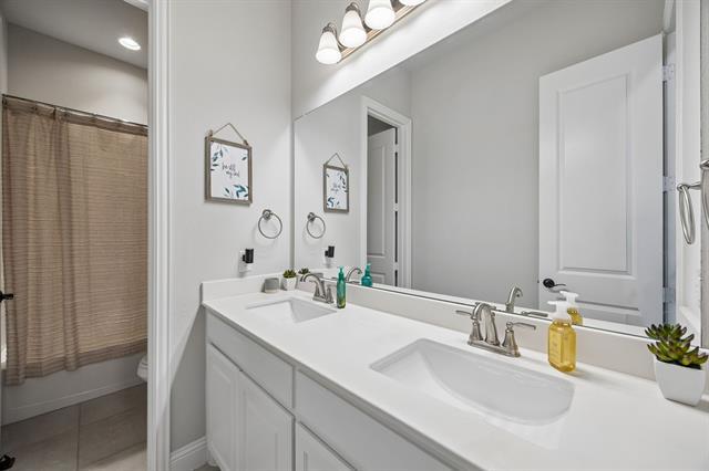 Building Photo - 406 Worthing Way