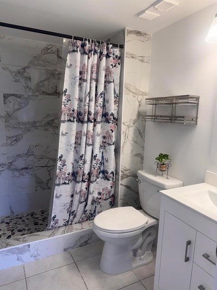 Building Photo - 3178 Via Poinciana