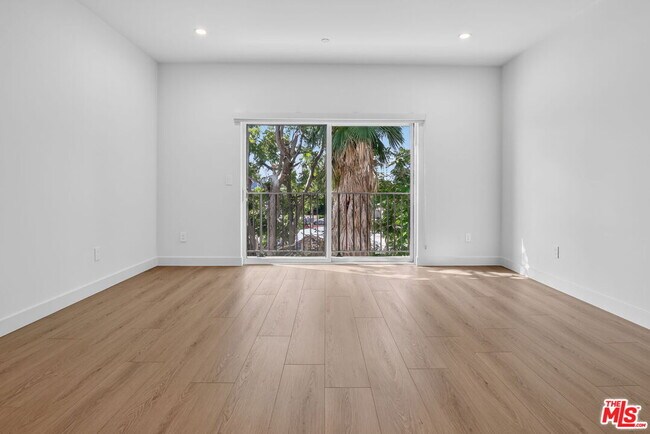 Building Photo - 11302 Collins St