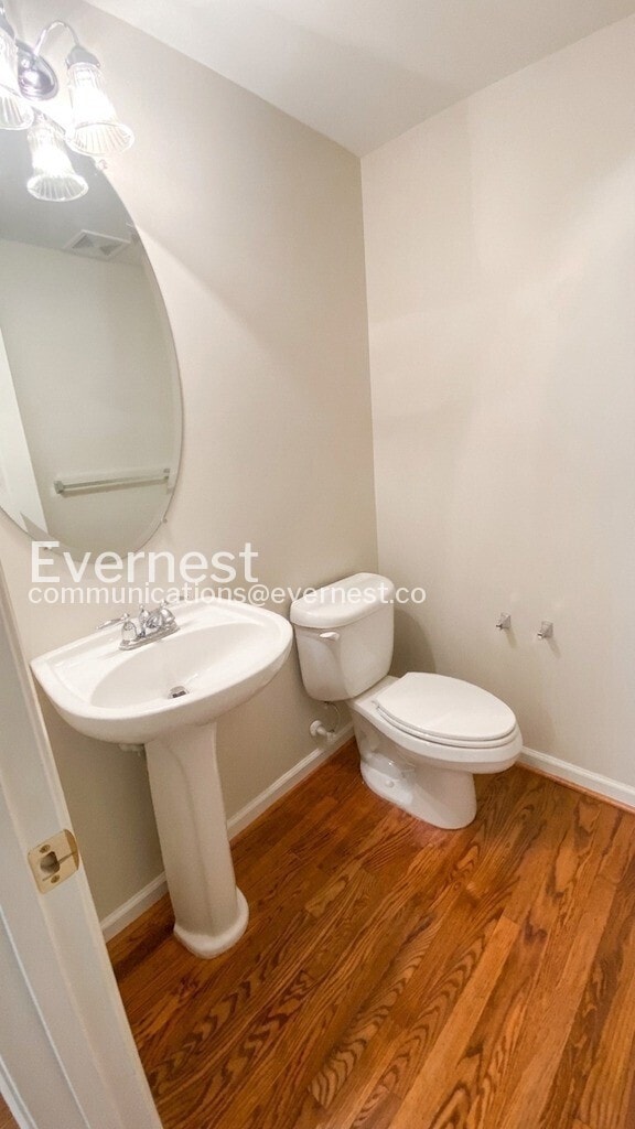 Building Photo - 1302 Wilcox Ave