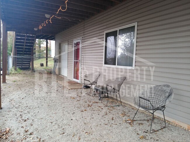 Building Photo - Fantastic Furnished 1 Bedroom Condo