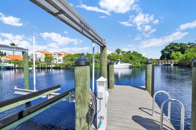 Building Photo - 17026 Bay St