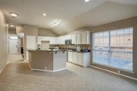Building Photo - 4116 Pinewood Dr