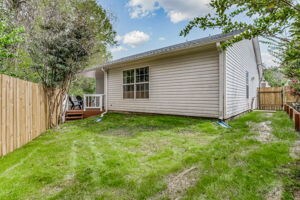 Building Photo - 3420 Riverside Dr