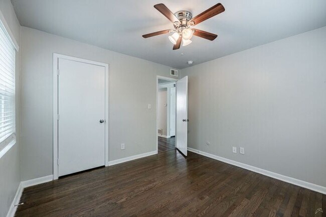Building Photo - Premium 2 Bedroom Apartment in Atlanta's Upper Westside | First-Floor Home | Reduced Rent + First...
