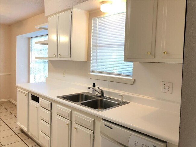 Building Photo - 16815 Bougainvilla Ln