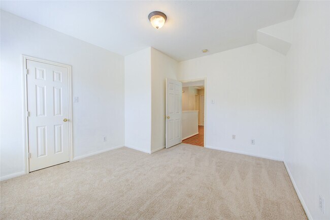 Building Photo - 2921 Indigo Dr